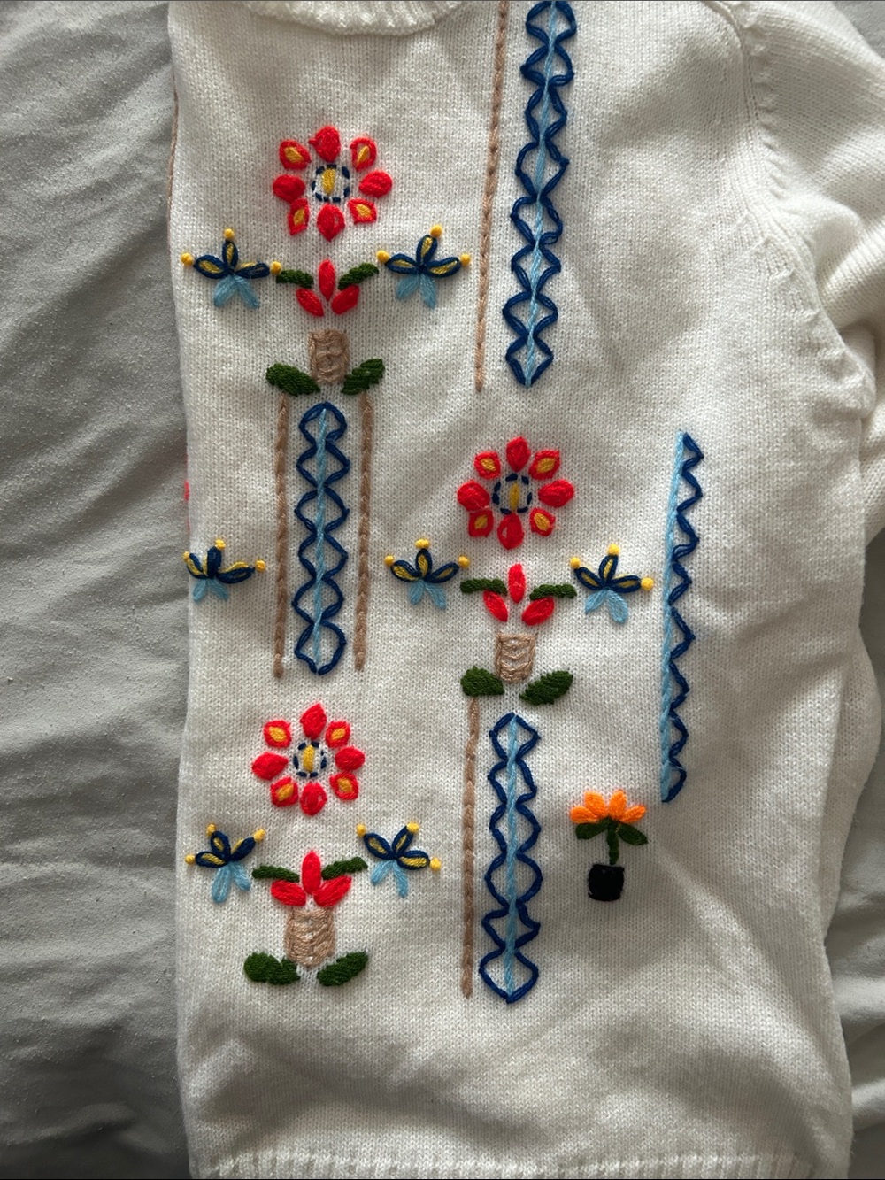 Vintage White Crewneck Sweater with Multicolor Floral Embroidery - Picture 3 of 4